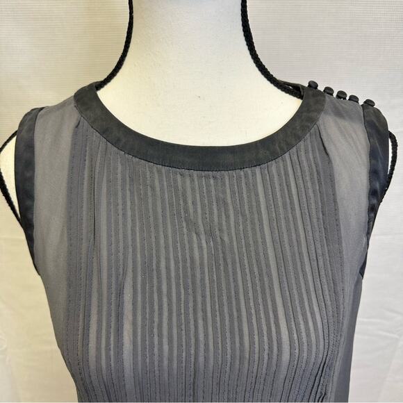 Banana Republic Sleeveless Pleated Top Size Small - Picture 5 of 11
